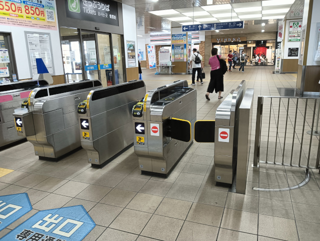 自動改札口